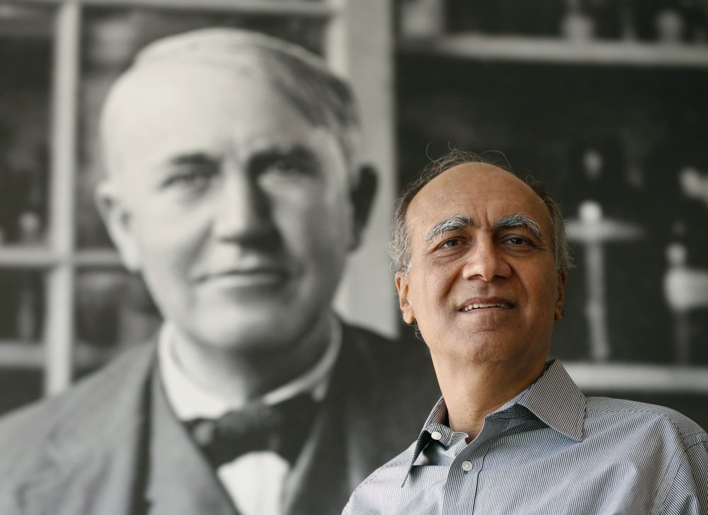 Former LRSM Student Pioneers a Materials Breakthrough after Decades of Research