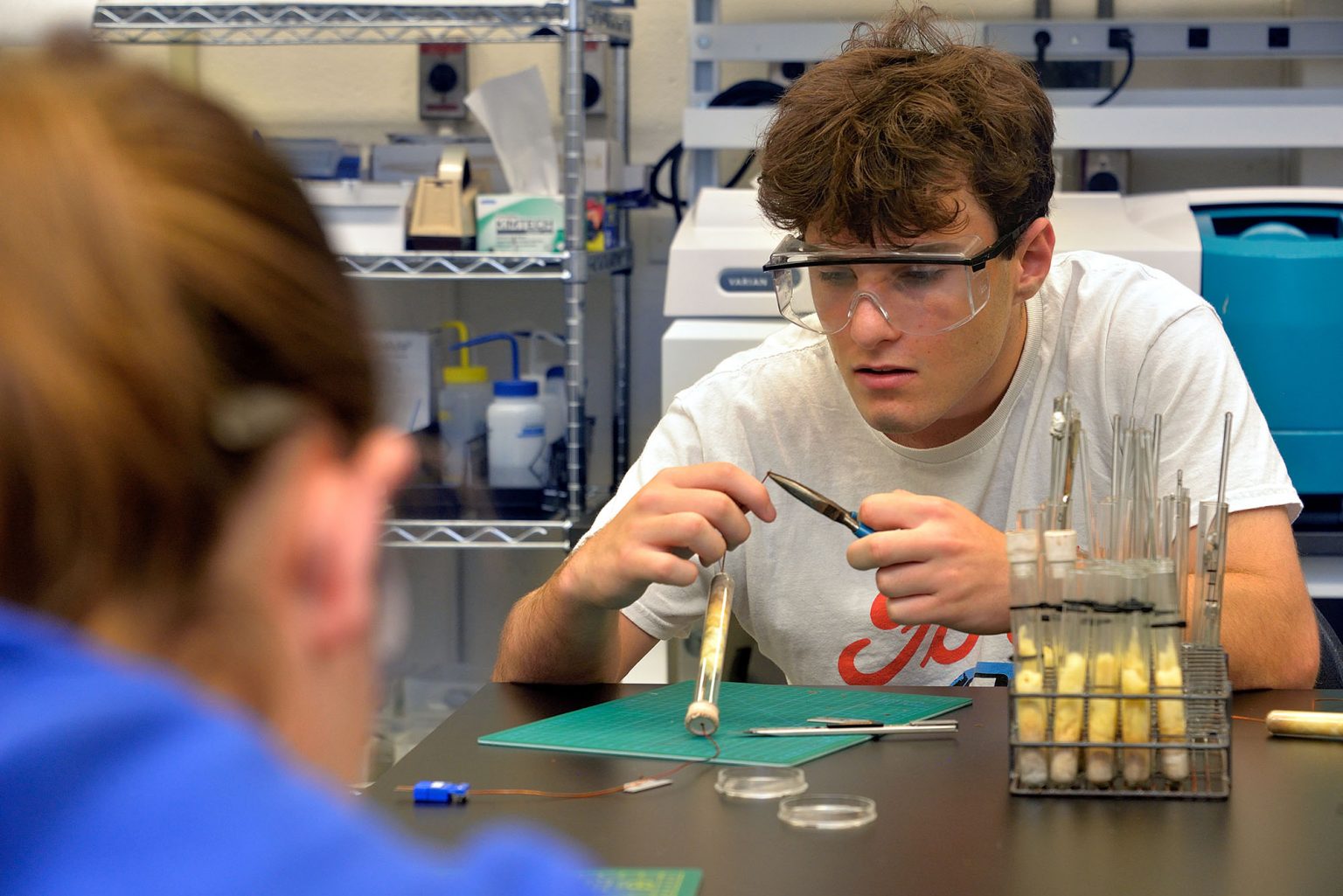 Image of PSSI students working in the LRSM lab